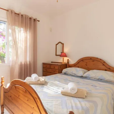Nadezda - 3br Retreat In Paradise Gardens, בית נופש