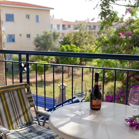 בית נופש Nadezda - 3br Retreat In Paradise Gardens,