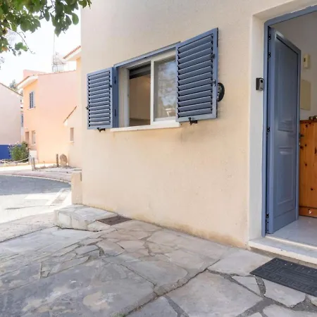 Nadezda - 3br Retreat In Paradise Gardens, Pafos