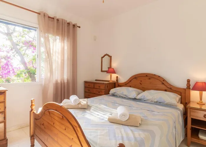 Nadezda - 3br Retreat In Paradise Gardens, 度假居