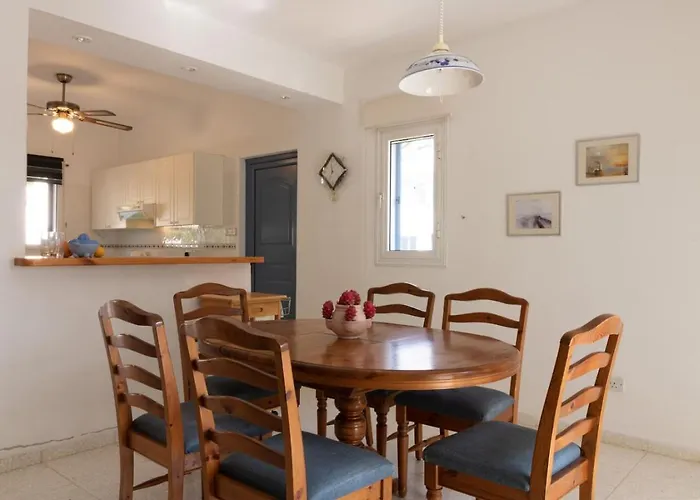 Nadezda - 3br Retreat In Paradise Gardens,