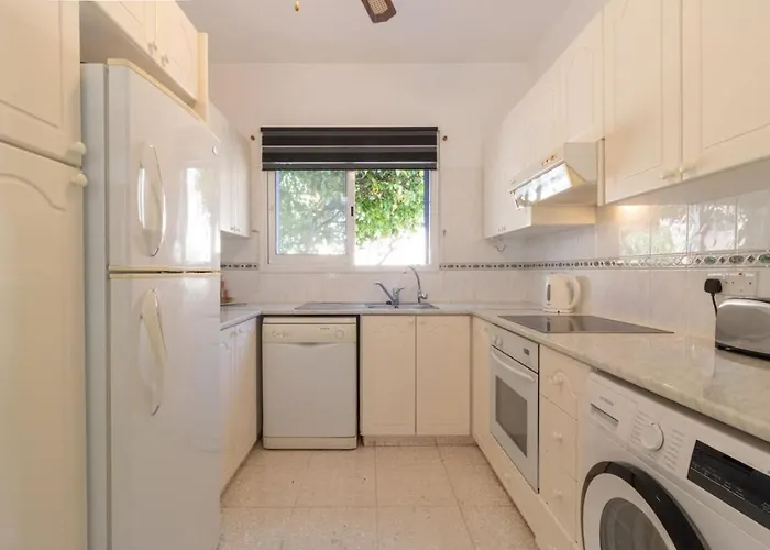 Nadezda - 3br Retreat In Paradise Gardens, 度假居 *