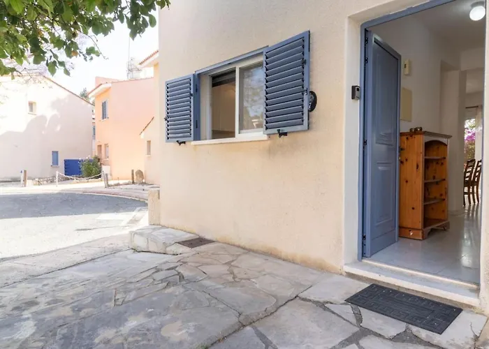 Nadezda - 3br Retreat In Paradise Gardens, パ フォス