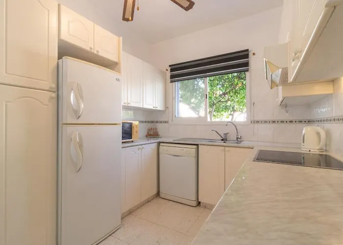 Nadezda - 3br Retreat In Paradise Gardens, *