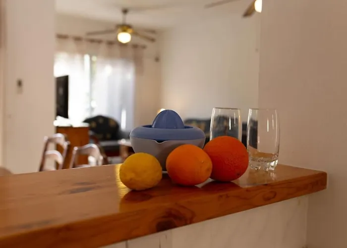 Nadezda - 3br Retreat In Paradise Gardens, パ フォス